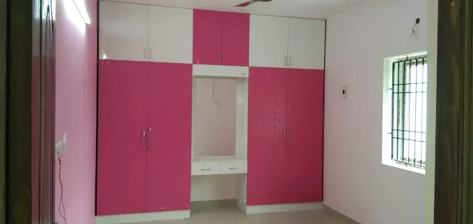 Elegant Wooden Wardrobe and Bedroom Storage Modular Wardrobe Desk and Decor 