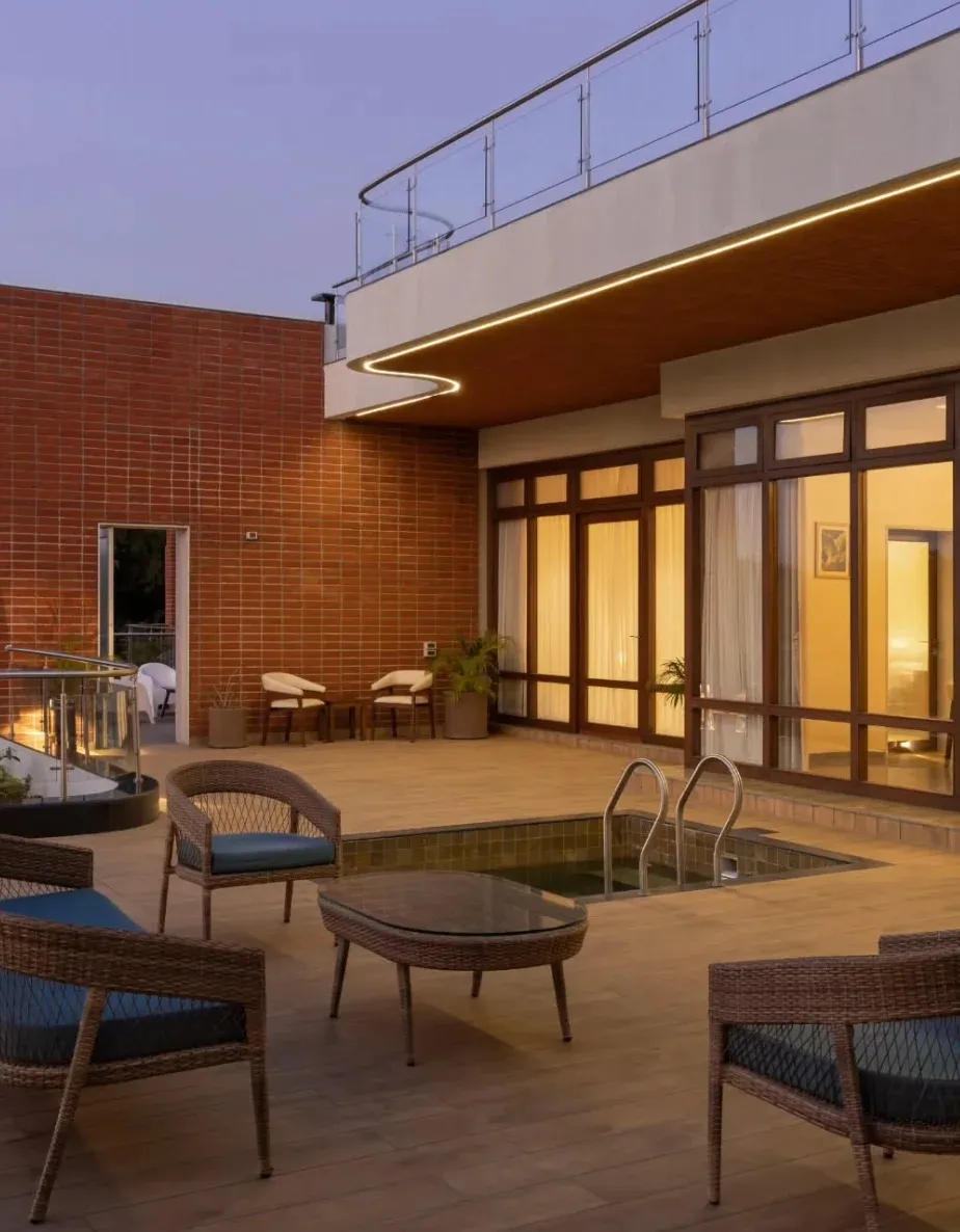 Outdoor Seating Set Courtyard Spaces Desk and Decor 