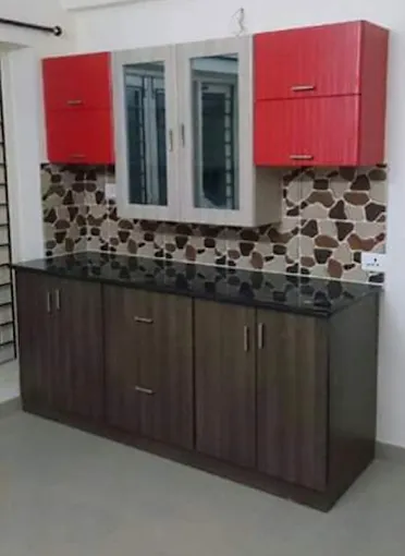 Modern Modular Kitchen with Two-Tone Cabinets Modular Kitchen Desk and Decor 