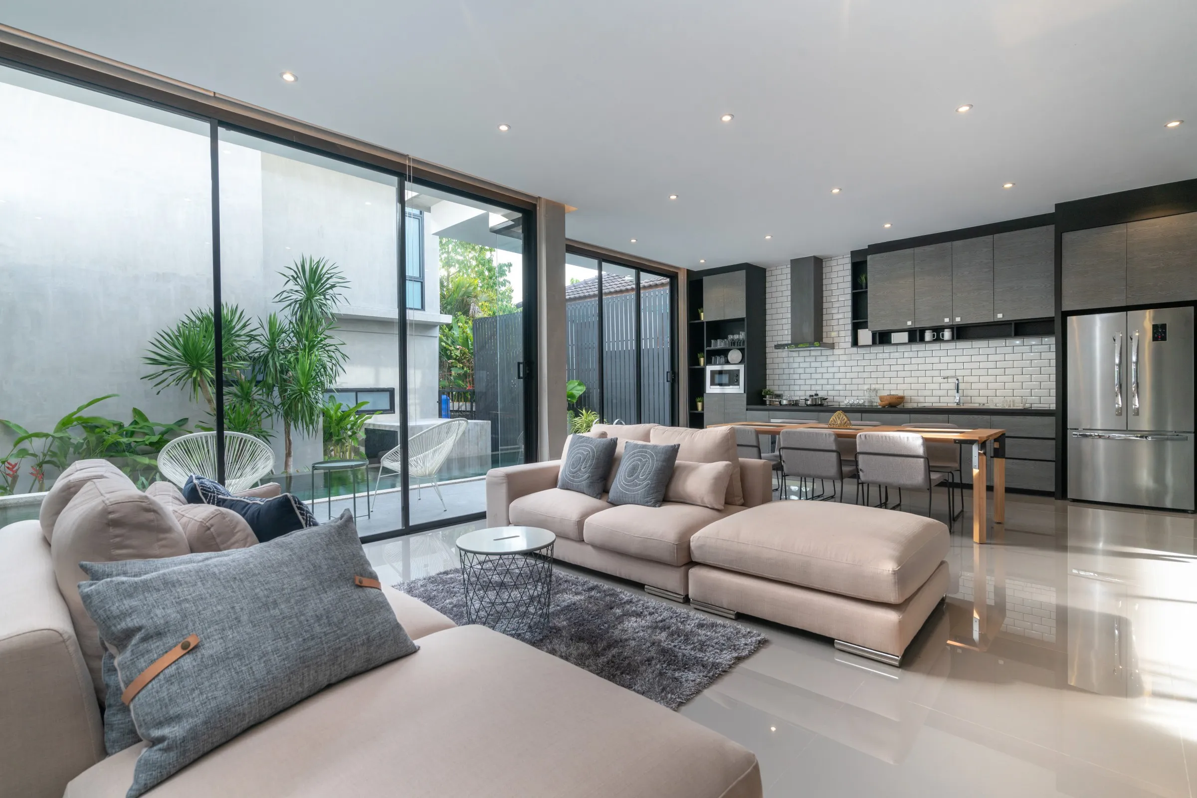 Open-Plan Living & Kitchen Studio Apartment Modern Living Room Designs Desk and Decor 