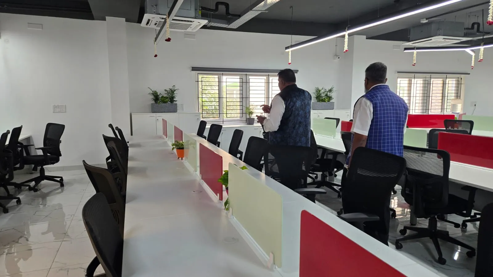 Ergonomic Open-Plan Workstations with Privacy Partitioning and Strategic Lighting Modular Workstations Desk and Decor 