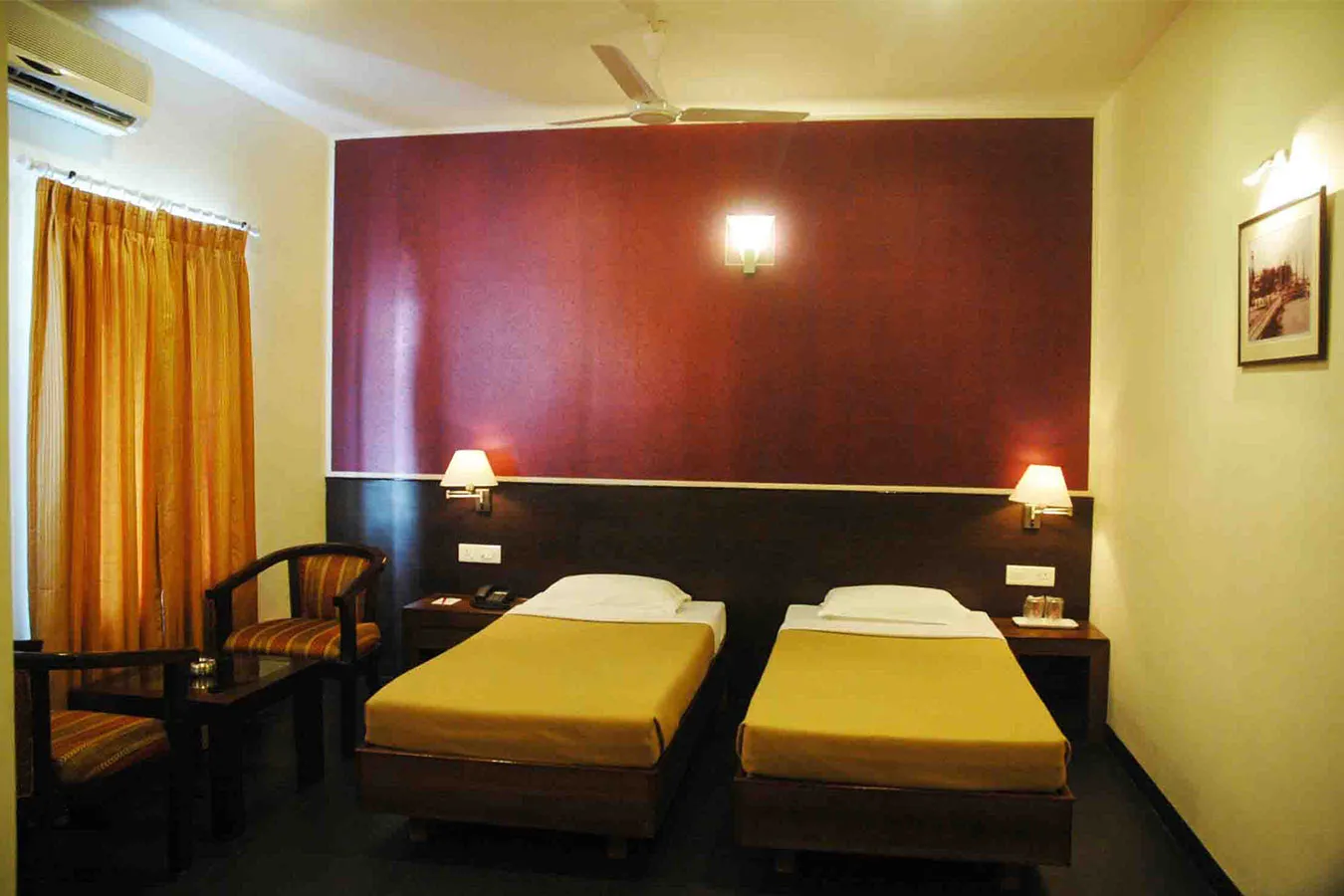 Twin Bed Hotel Room with Maroon Feature Wall Guest Room / Bedroom Desk and Decor 