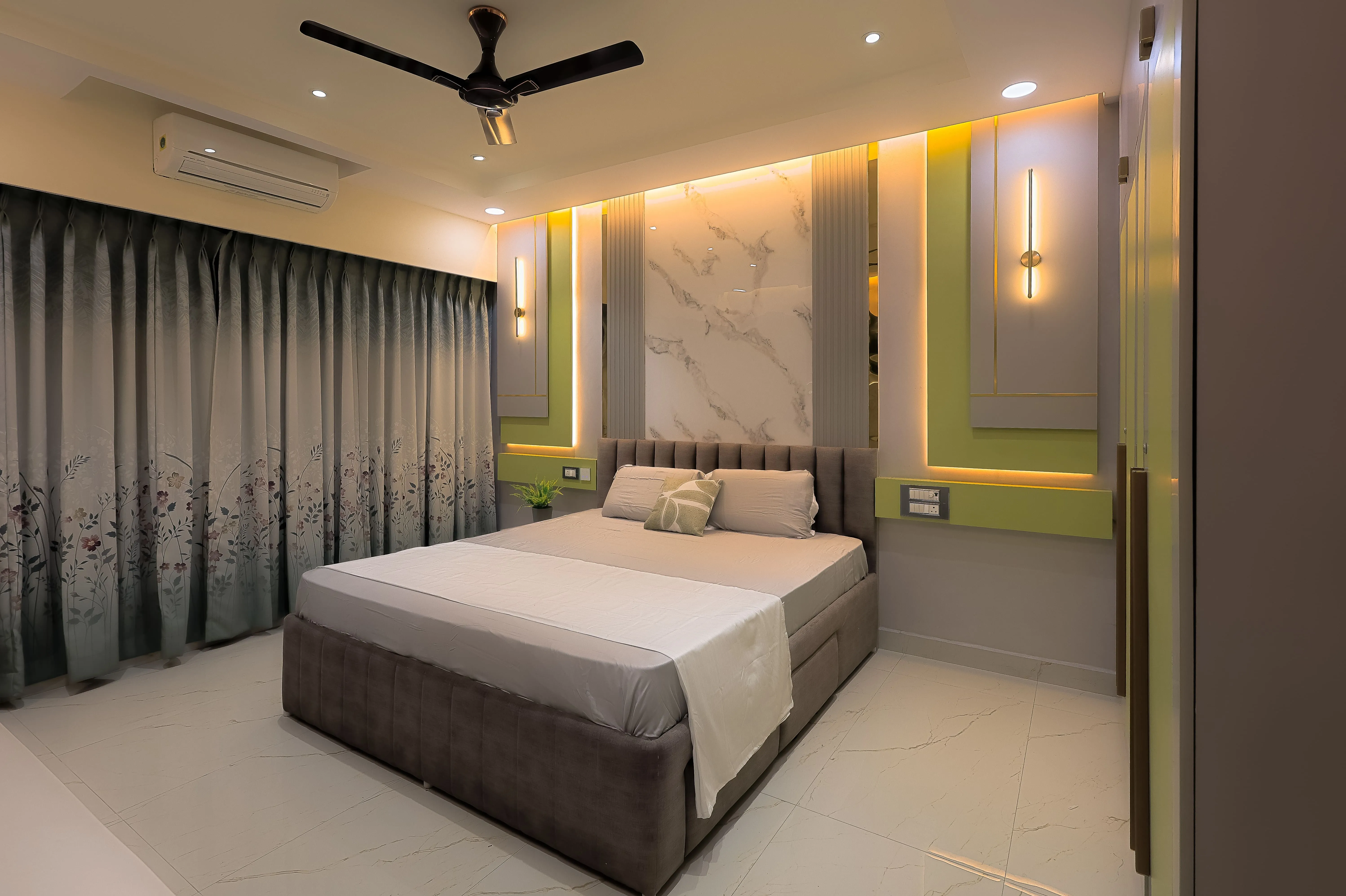Serene Retreat - Mr.Ronak Residence ( Baashyaam ) Modern Bedroom Desk and Decor 