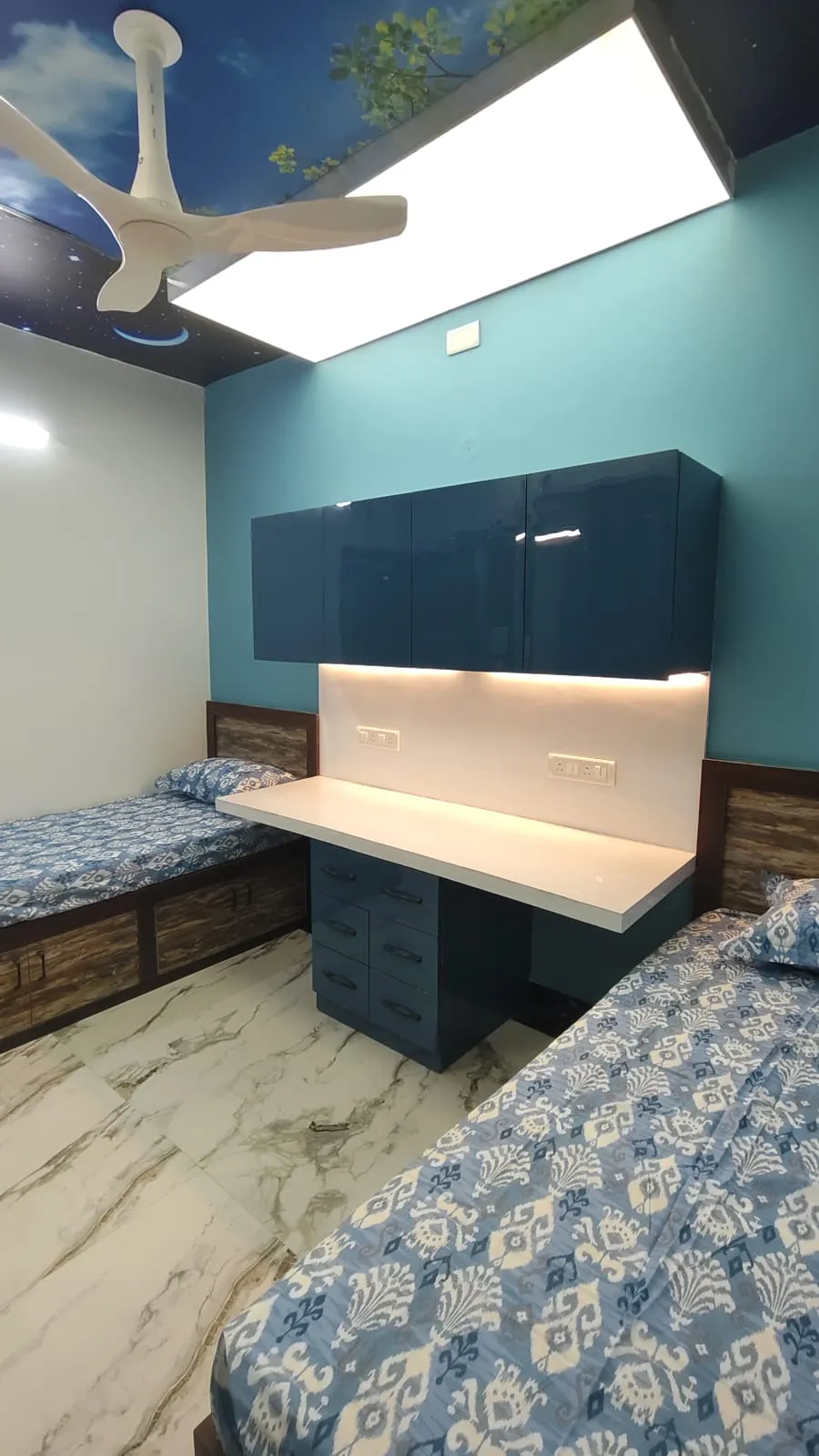Hostel Bedroom with Storage Bed & Study Unit Hostel/Dormitory Room Desk and Decor 