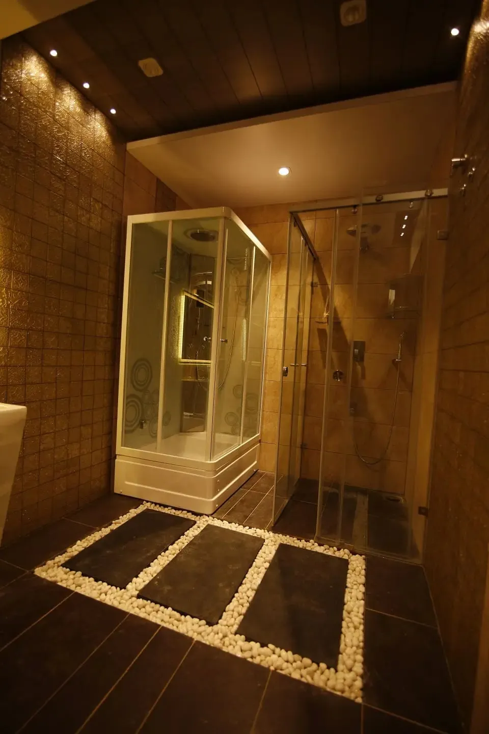 Luxury Bathroom with Backlit LED Mirror & Pedestal Basin Spa Style Bathroom Desk and Decor 