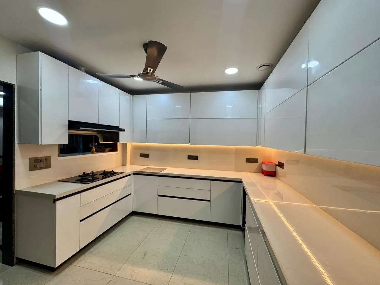 Stainless Steel Kitchen SS Kitchen Desk and Decor 