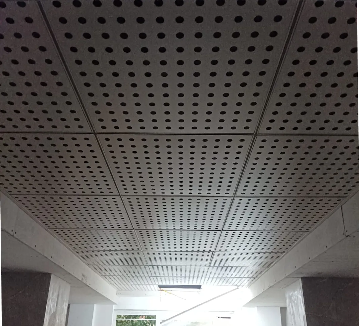Wood-Finish Grid False Ceiling with Integrated Services – Corridor Architectural False Ceiling & Lighting Desk and Decor 