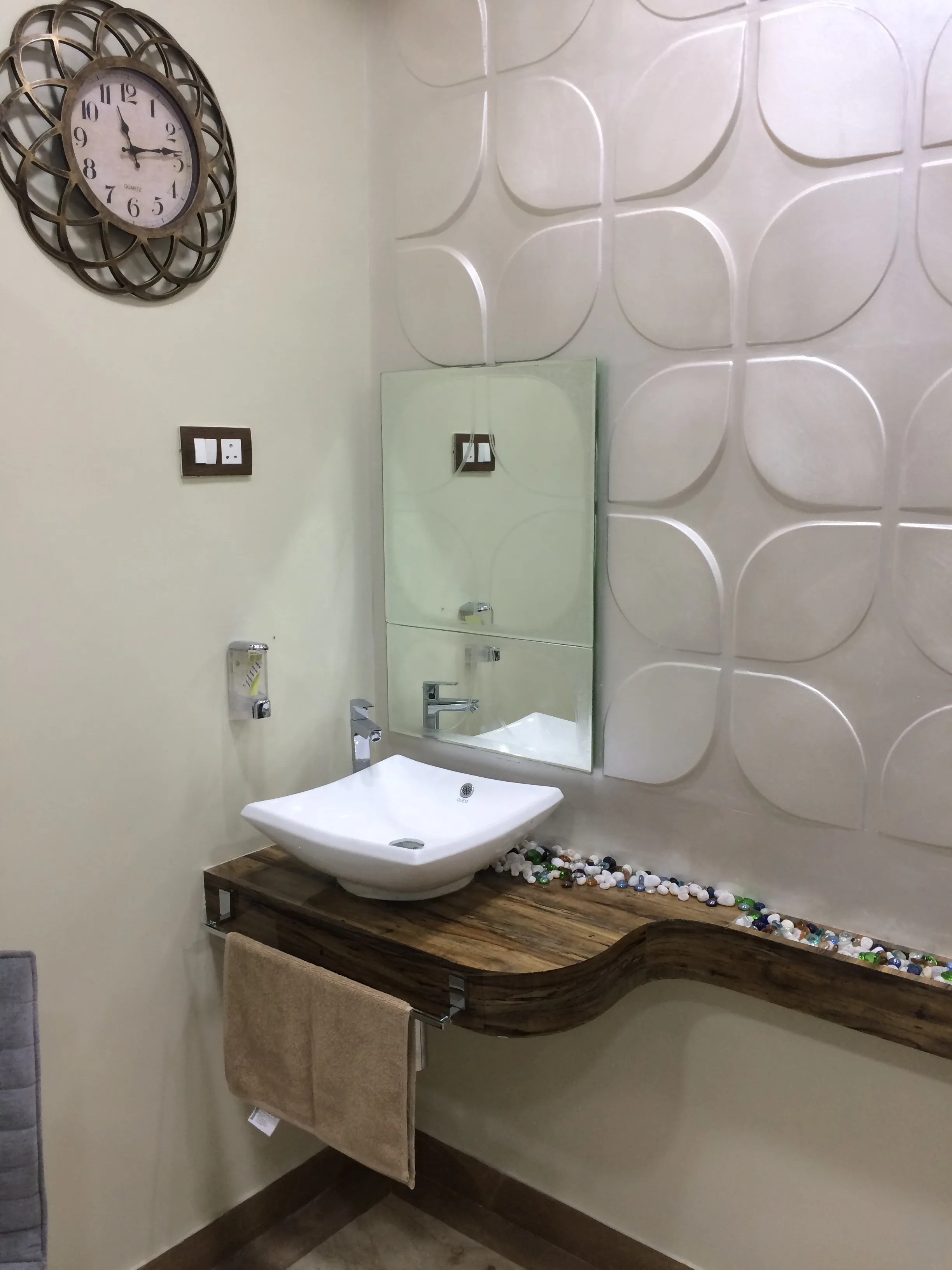 Doctor's Consultation Room with 3D Panel Wall Dental Clinic Design Desk and Decor 