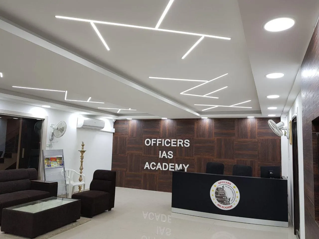 Industrial Showroom Gallery with Modern Reception and Technical Component Display with Modern Office Designs at Deskanddecor