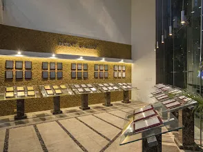 Contemporary Retail/Showroom Display Design with Large Space Showroom at Deskanddecor