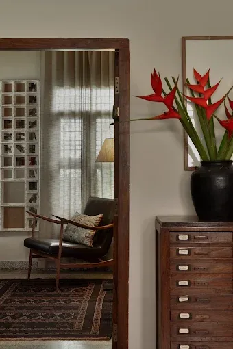 Modern Elegant Living Space with Modern Living Room Designs at Deskanddecor