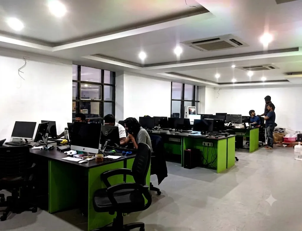 Collaborative Workspace with Open Workspace Offices at Deskanddecor