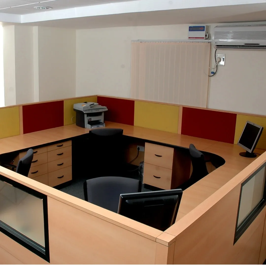 Commercial Office Cubicle Workstation with Cabin-Based Office Layout at Deskanddecor
